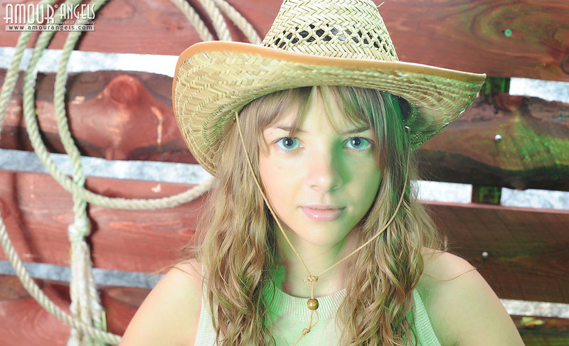 Эмилия, 24 года, 6 размер груди